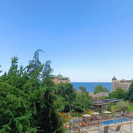 приятна почивка на море в Golden Line Apartment *